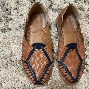 Sols authentic Mexican handmade leather huaraches, size 8, with blue detail